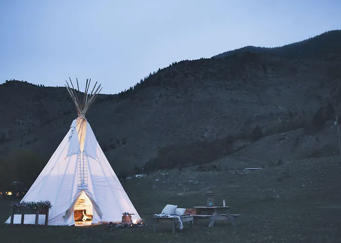 Dreamcatcher Tipi Hotel Gardiner