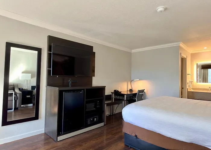 The Orchard Hotel Ukiah Wine Country Free Breakfast, Pool, & Hot Tub