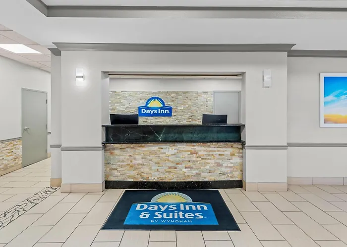 Days Inn & Suites By Wyndham Cedar Rapids