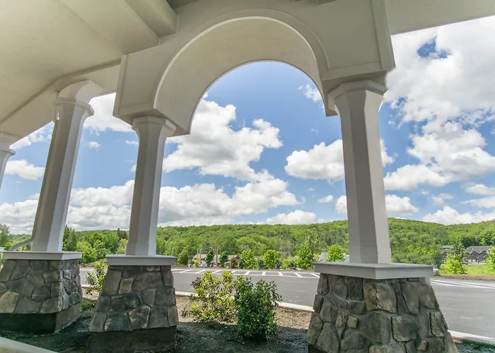 Courtyard By Marriott Lenox Berkshires Hotel