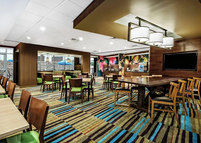 Fairfield Inn & Suites Van Canton Area