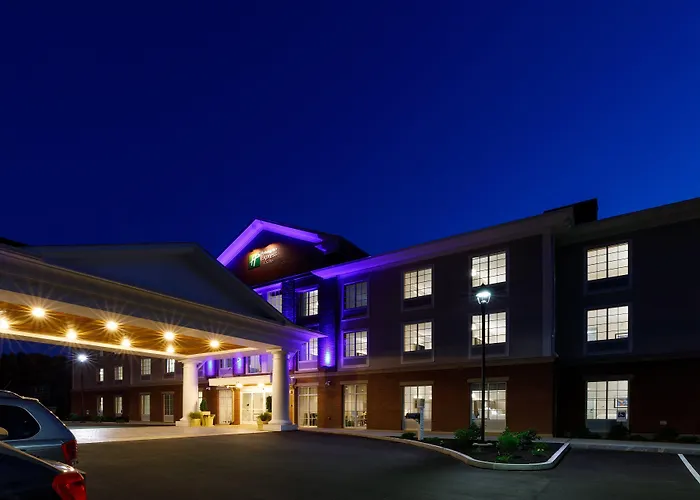 Holiday Inn Express & Suites - Sturbridge By Ihg