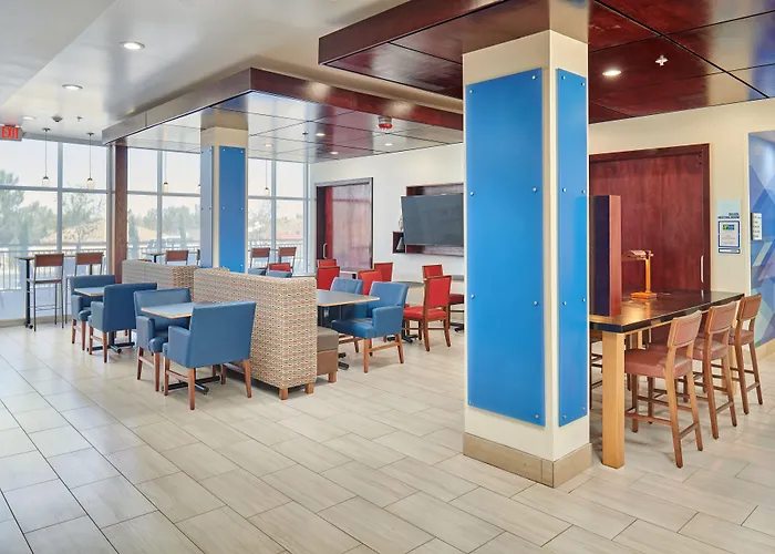 Holiday Inn Express & Suites El Paso East-Loop 375 By Ihg