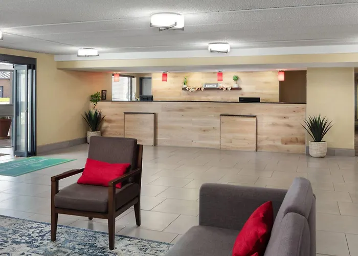 Wingate By Wyndham Lincoln Airport East I-80 Hotel