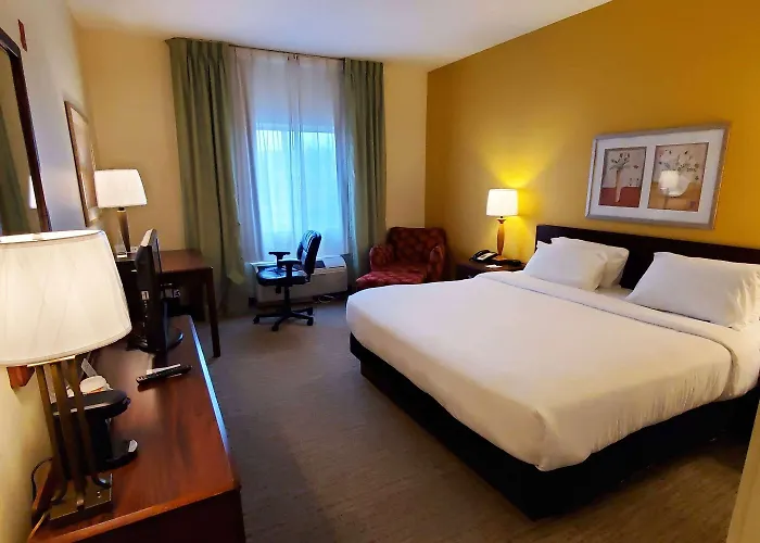 Wingate By Wyndham Uniontown Hotel