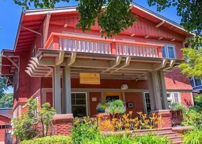 Lady Geneva Bed & Breakfast Medford