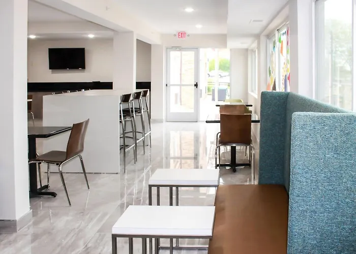 Clarion Pointe Bettendorf - Quad Cities