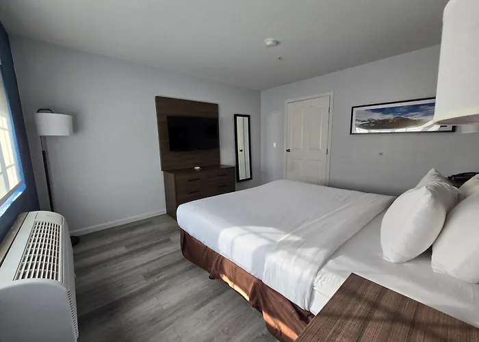 Quality Inn & Suites Tulare