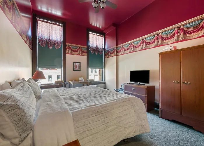 Historic Iron Horse Inn - Deadwood
