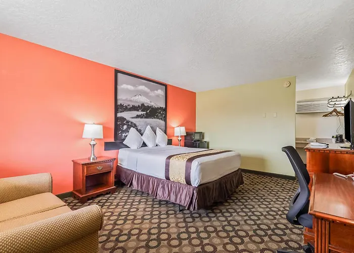 Super 8 By Wyndham Ontario Hotel