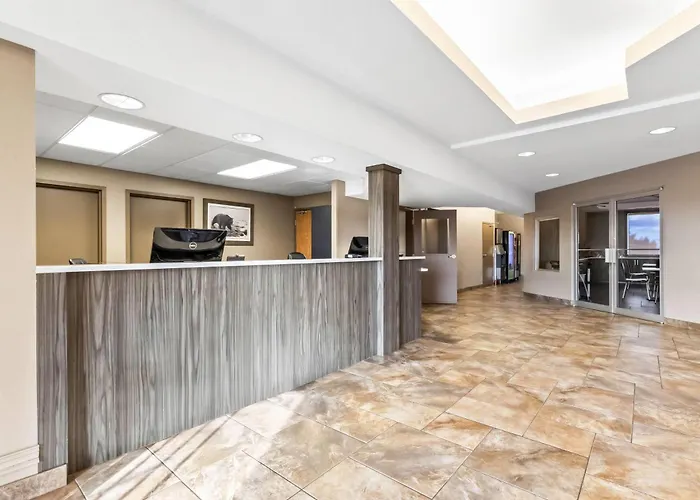 Christopher Lake Hotels