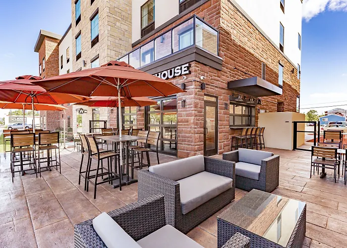 Cobblestone Hotel & Suites Superior