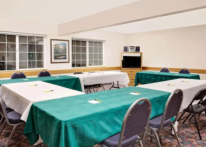 Super 8 By Wyndham Battle Mountain Hotel
