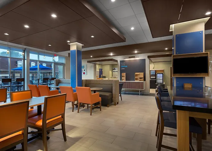 Holiday Inn Express & Suites - Fayetteville South By Ihg