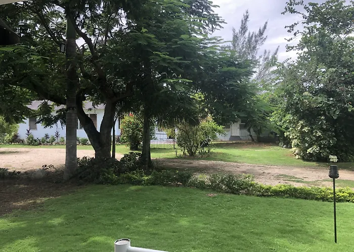 Airport Beach Hotel Montego Bay