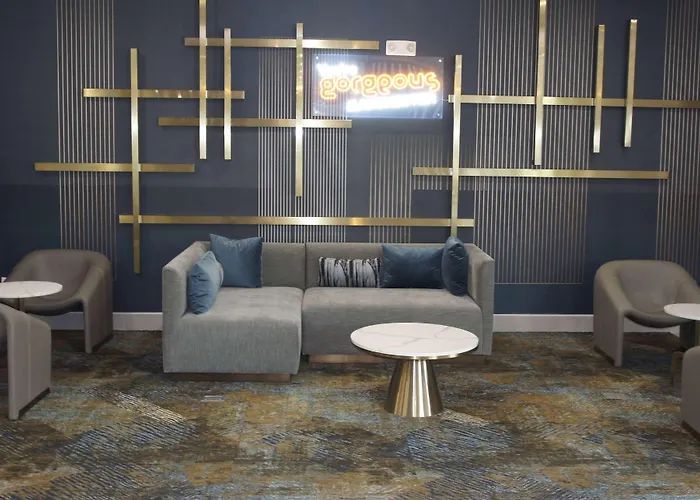 La Quinta Inn & Suites By Wyndham Manchester - Arnold Afb