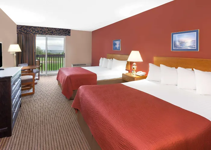 Super 8 By Wyndham St. Ignace Hotel