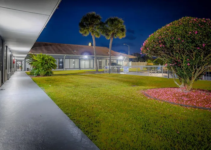 Super 8 By Wyndham Hardeeville - Savannah North
