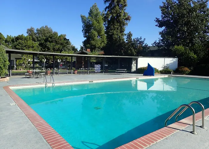 Camp Nelson Hotels