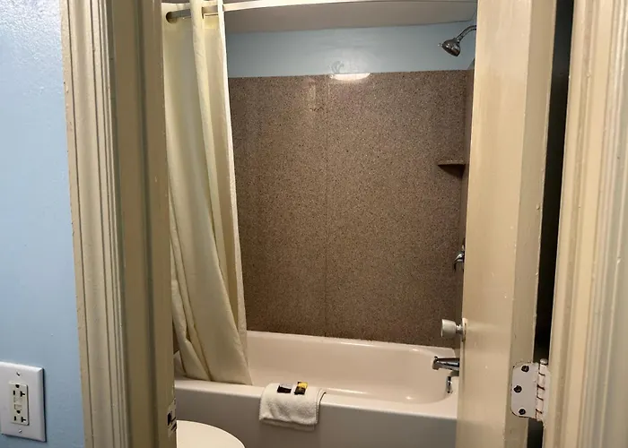 Red Carpet Inn & Suites - Danville