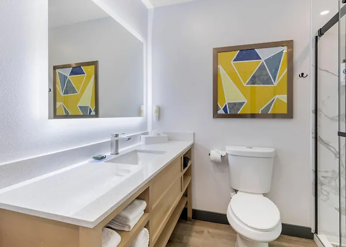 Comfort Inn & Suites Irvine Spectrum Lake Forest