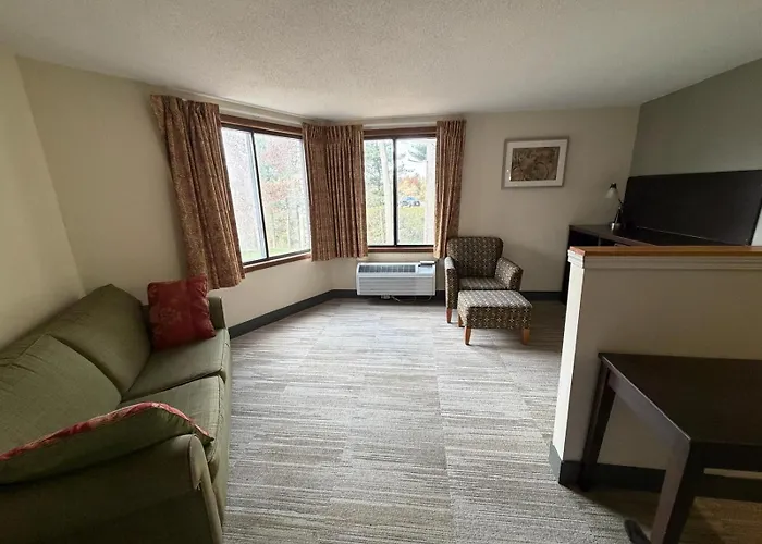 Ramada By Wyndham Stevens Point Hotel