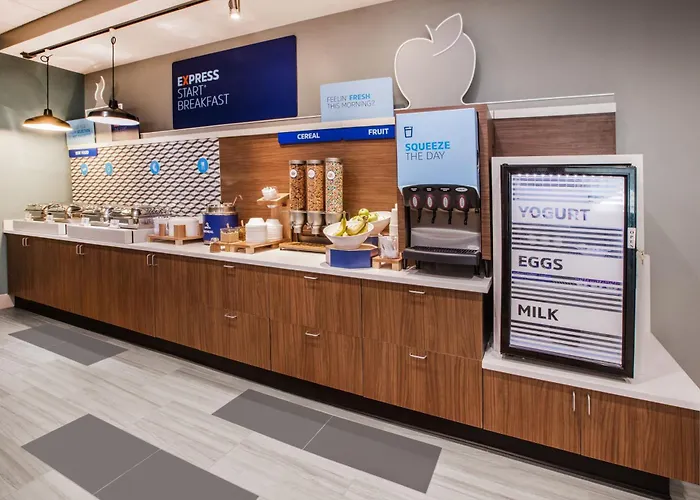 Holiday Inn Express & Suites North Fremont By Ihg