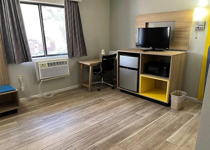 Days Inn By Wyndham Warrensburg