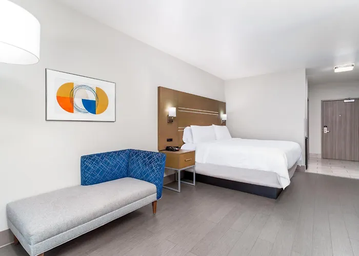 Holiday Inn Express & Suites Memphis Arpt Elvis Presley Blv By Ihg