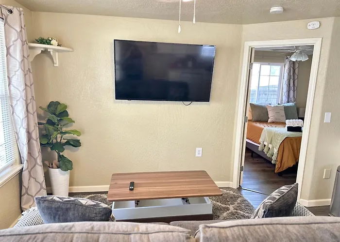 Near Downtown- Kitchen-Washerdryer-Parking Medford