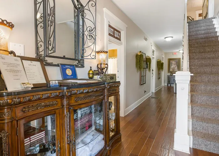 Dreams2Reality | Historic Branson Hotel - Notebook Room - Downtown