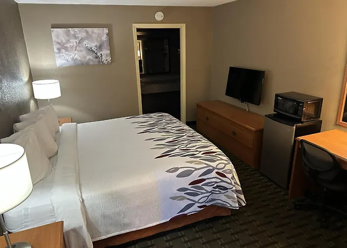 Red Roof Inn & Suites Marysville