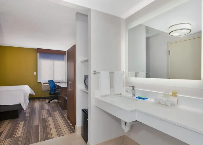 Holiday Inn Express Fairfax-Arlington Boulevard By Ihg