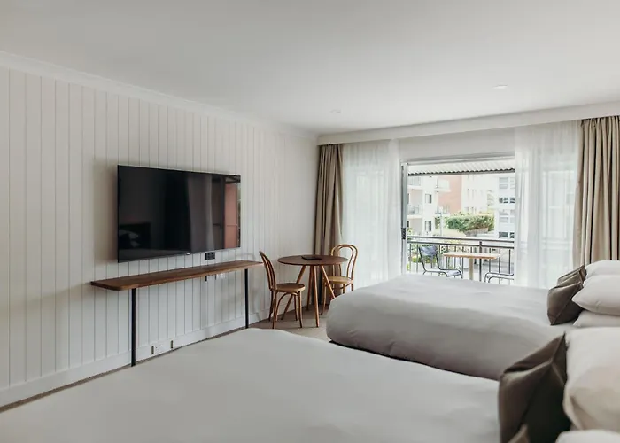 Seal Rocks Hotels