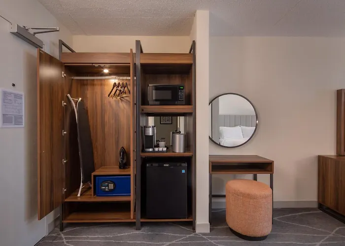 Holiday Inn Express & Suites Charleston Dwtn - Medical Ctr By Ihg