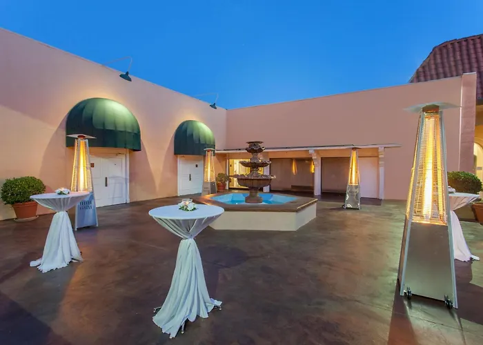 Ramada By Wyndham Fresno North Hotel