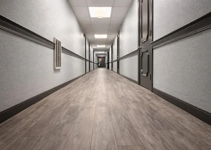 Days Inn By Wyndham Amherst Oh - Near Cleveland Cedar Point & Lake Erie