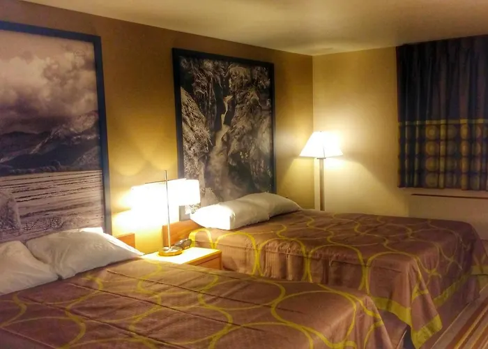 Super 8 By Wyndham Dillon Motel