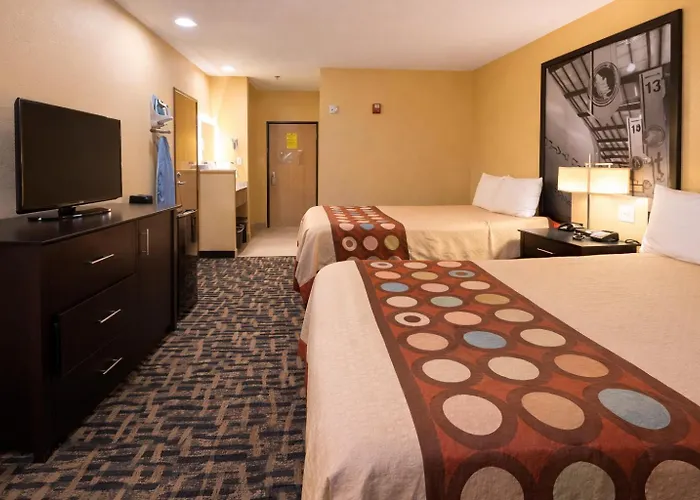 Super 8 By Wyndham Pasadena Hotel