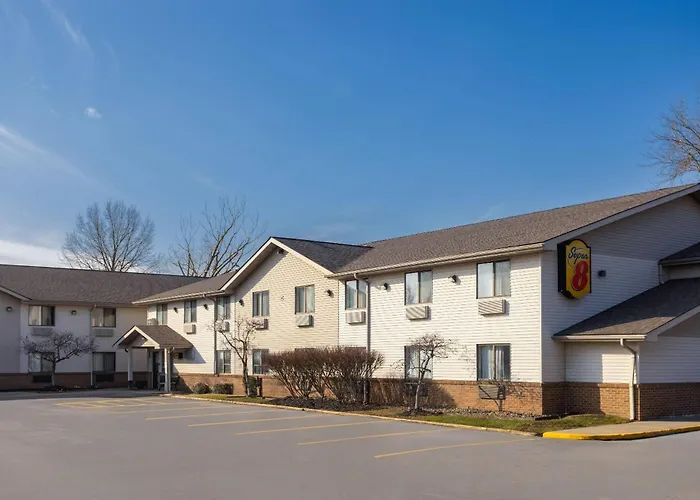 Super 8 By Wyndham Mentor/Cleveland Area Hotel