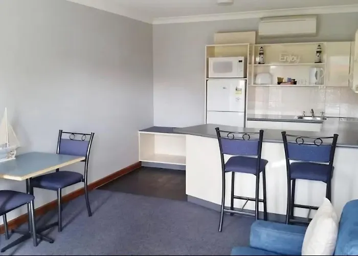 Kingston SE Hotels