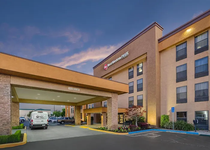 Best Western Plus Fresno Airport Hotel