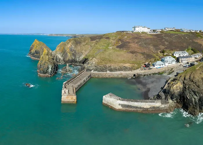 Mullion Hotels