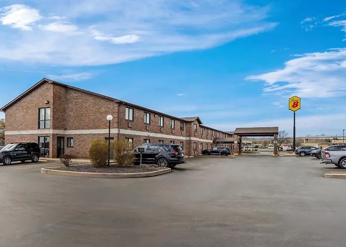 Super 8 By Wyndham Farmington Hotel