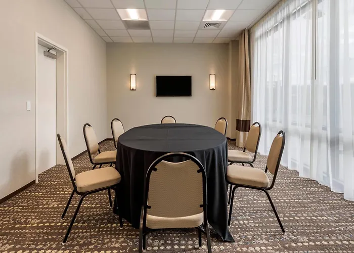 Comfort Inn & Suites Pittsburgh-Northshore