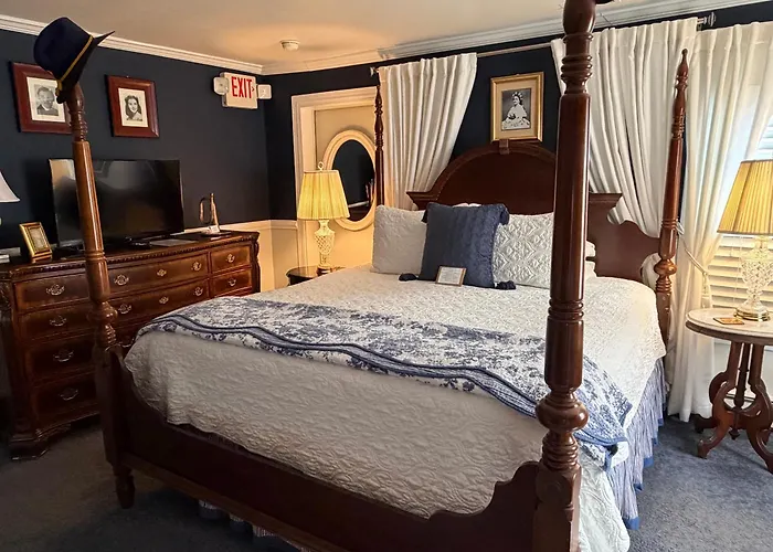 A Williamsburg White House Inn