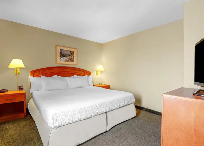 Red Deer Hotels