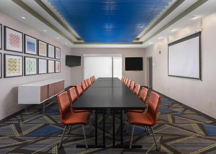 Holiday Inn Express & Suites Lakeland South By Ihg