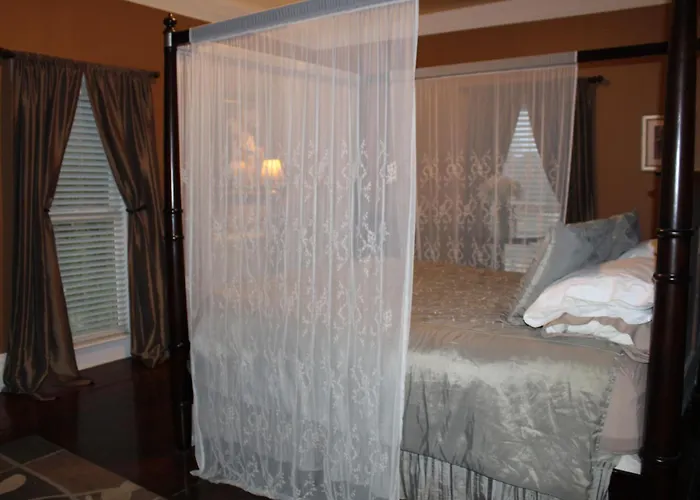 Monroe Manor Inn South Haven