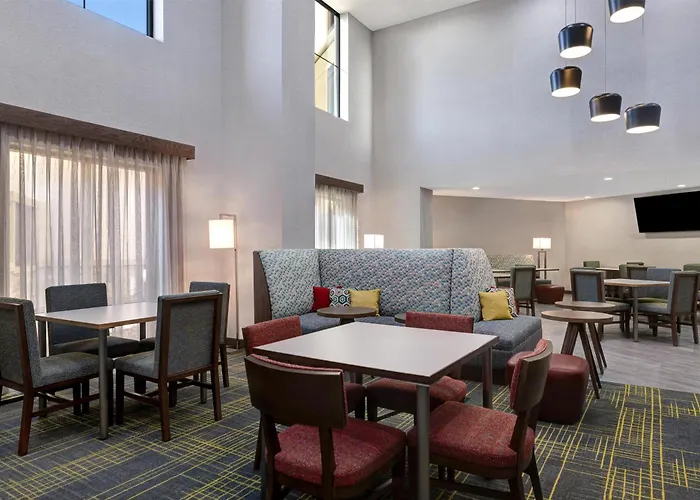 Hampton Inn & Suites Marina